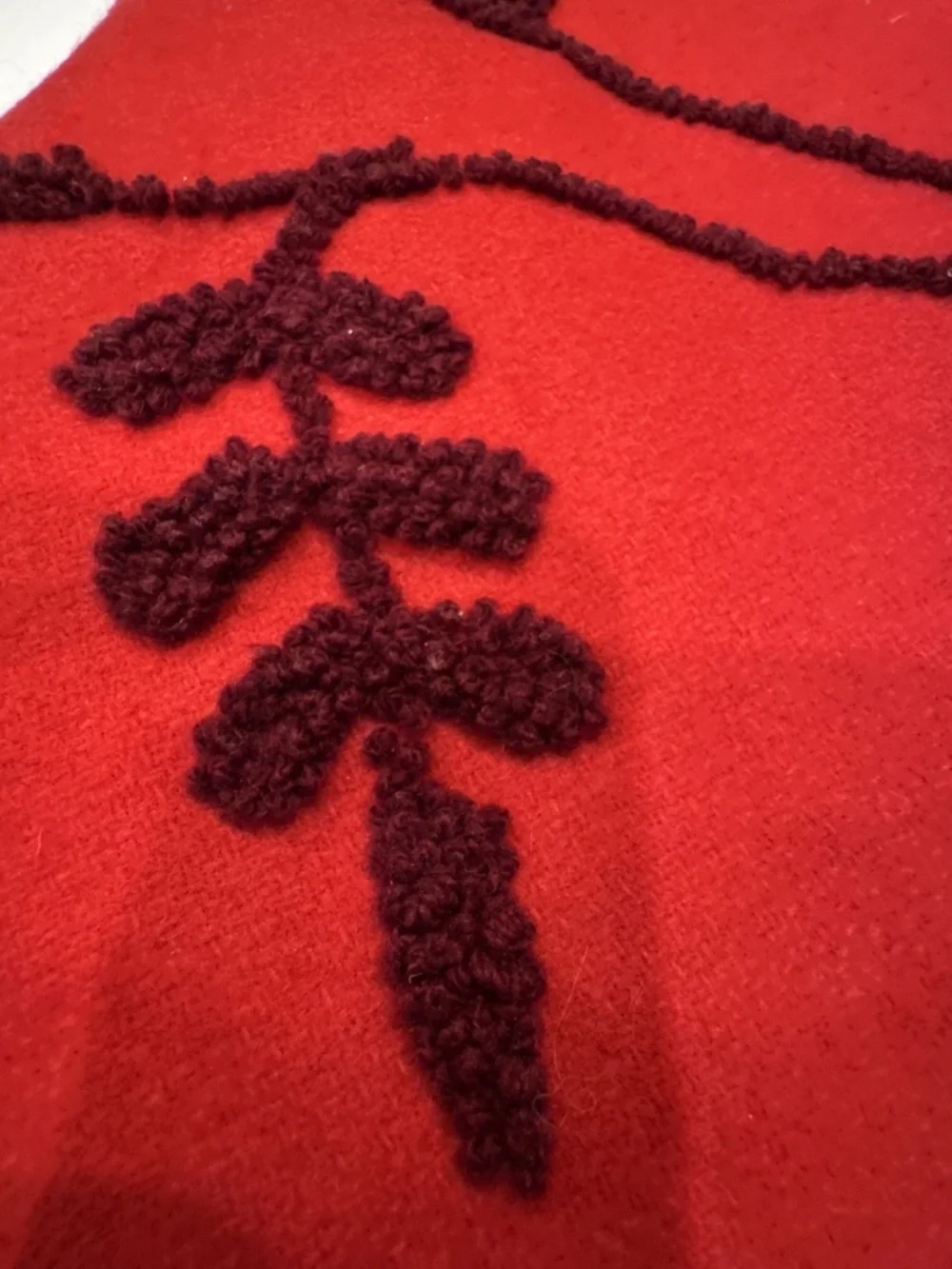 Vintage Classic Crate & Barrel ARCADIA Cranberry Christmas Tree Skirt 54